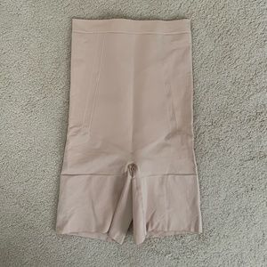 Spanx // OnCore High-Waisted Mid-Thigh Short